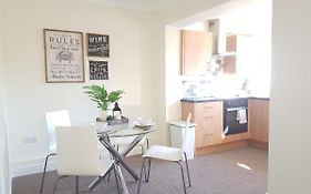 K Suites - Alder Road - Free Parking